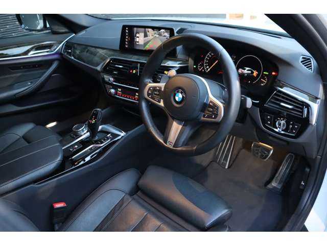 ＢＭＷ ５４０ｉ Mスポーツ 大分県 2018(平30)年 5.5万km アルピンホワイトⅢ インテリジェントセーフティ/アダプティブクルーズコントロール/ブラインドスポットモニター/サンルーフ/Harman/Kardon/ヘッドアップディスプレイ/全方位カメラ/純正ナビ/地デジ/Bluetooth/ワイヤレス充電/黒革/全席シートヒーター/エアシート/パワーシート/純正19インチAW/純正ドライブレコーダー/ETC