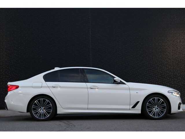 ＢＭＷ ５４０ｉ Mスポーツ 大分県 2018(平30)年 5.5万km アルピンホワイトⅢ インテリジェントセーフティ/アダプティブクルーズコントロール/ブラインドスポットモニター/サンルーフ/Harman/Kardon/ヘッドアップディスプレイ/全方位カメラ/純正ナビ/地デジ/Bluetooth/ワイヤレス充電/黒革/全席シートヒーター/エアシート/パワーシート/純正19インチAW/純正ドライブレコーダー/ETC