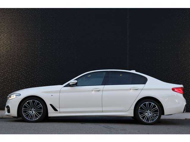 ＢＭＷ ５４０ｉ Mスポーツ 大分県 2018(平30)年 5.5万km アルピンホワイトⅢ インテリジェントセーフティ/アダプティブクルーズコントロール/ブラインドスポットモニター/サンルーフ/Harman/Kardon/ヘッドアップディスプレイ/全方位カメラ/純正ナビ/地デジ/Bluetooth/ワイヤレス充電/黒革/全席シートヒーター/エアシート/パワーシート/純正19インチAW/純正ドライブレコーダー/ETC