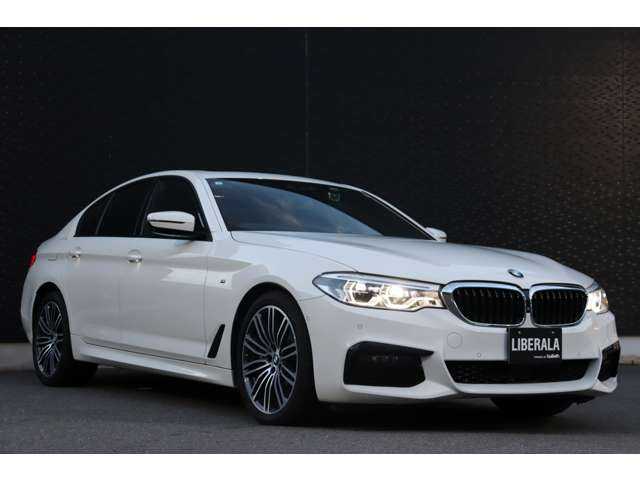 ＢＭＷ ５４０ｉ Mスポーツ 大分県 2018(平30)年 5.5万km アルピンホワイトⅢ インテリジェントセーフティ/アダプティブクルーズコントロール/ブラインドスポットモニター/サンルーフ/Harman/Kardon/ヘッドアップディスプレイ/全方位カメラ/純正ナビ/地デジ/Bluetooth/ワイヤレス充電/黒革/全席シートヒーター/エアシート/パワーシート/純正19インチAW/純正ドライブレコーダー/ETC