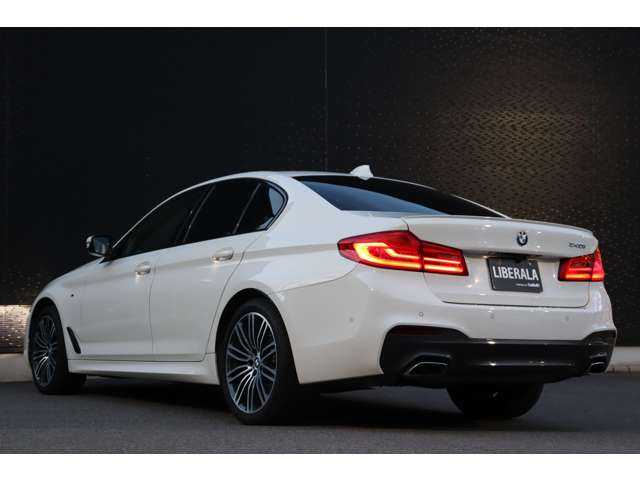 ＢＭＷ ５４０ｉ Mスポーツ 大分県 2018(平30)年 5.5万km アルピンホワイトⅢ インテリジェントセーフティ/アダプティブクルーズコントロール/ブラインドスポットモニター/サンルーフ/Harman/Kardon/ヘッドアップディスプレイ/全方位カメラ/純正ナビ/地デジ/Bluetooth/ワイヤレス充電/黒革/全席シートヒーター/エアシート/パワーシート/純正19インチAW/純正ドライブレコーダー/ETC