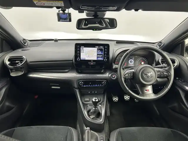 トヨタ ＧＲヤリス RZ ハイパフォーマンス 愛知県 2021(令3)年 3万km スーパーホワイトⅡ トヨタセーフティセンス/JBLプレミアムサウンド/純正ナビ/（Bluetooth/フルセグTV/AM/FM/USB）/バックカメラ/ドラレコ/HUD/BSM/ETC2.0/ハーフレザー/シートH/防眩ミラー/電動格納ミラー/オートライト/本革巻ステアリングホイール/ステアリングリモコン/GRフロアマット/純正LEDライト/純正18インチAW