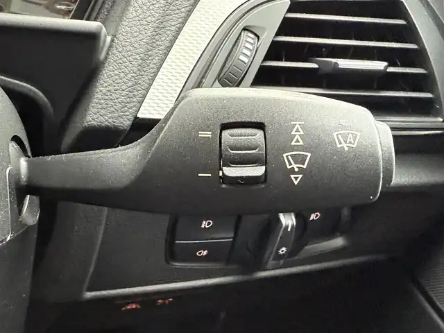 ＢＭＷ １１８ｄ Mスポーツ 静岡県 2017(平29)年 2.5万km アルピンホワイトⅢ 純正ナビ/(CD/DVD/Bluetooth/USB)/インテリジェントセーフティ/バックカメラ/クルーズコントロール/レーンキープアシスト/PDC/キーレスキー/ETC/ドライブレコーダー/フロアマット/純正17インチアルミホイール/フロントフォグランプ