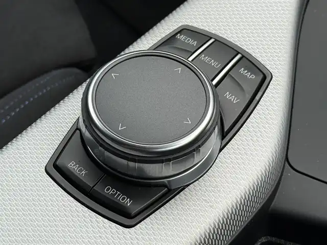 ＢＭＷ １１８ｄ Mスポーツ 静岡県 2017(平29)年 2.5万km アルピンホワイトⅢ 純正ナビ/(CD/DVD/Bluetooth/USB)/インテリジェントセーフティ/バックカメラ/クルーズコントロール/レーンキープアシスト/PDC/キーレスキー/ETC/ドライブレコーダー/フロアマット/純正17インチアルミホイール/フロントフォグランプ