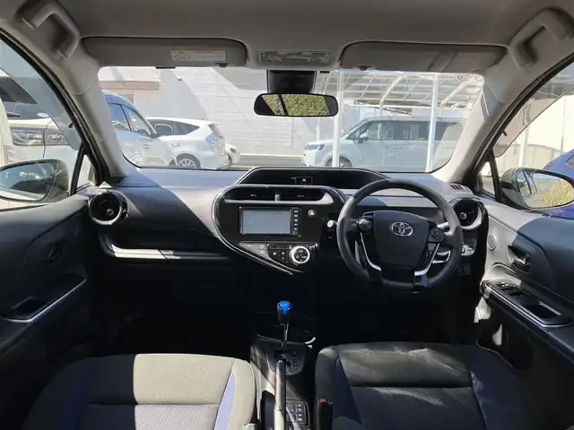 トヨタ アクア S 三重県 2018(平30)年 1.9万km シルバーM ♪純正メモリナビ/ ・ワンセグ・CD再生/ ・Bluetooth・AUX/♪バックカメラ/♪プリクラッシュセーフティ(PCS)/♪レーンディパーチャーアラート(LDA)/♪クリアランスソナー/♪オートハイビーム/♪ウィンカーミラー/♪ステアリングスイッチ/♪ビルトインETC/♪フロアマット/♪ドアバイザー/♪プライバシーガラス/♪横滑り防止装置