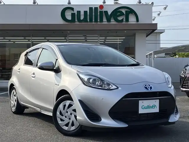 トヨタ アクア S 三重県 2018(平30)年 1.9万km シルバーM ♪純正メモリナビ/ ・ワンセグ・CD再生/ ・Bluetooth・AUX/♪バックカメラ/♪プリクラッシュセーフティ(PCS)/♪レーンディパーチャーアラート(LDA)/♪クリアランスソナー/♪オートハイビーム/♪ウィンカーミラー/♪ステアリングスイッチ/♪ビルトインETC/♪フロアマット/♪ドアバイザー/♪プライバシーガラス/♪横滑り防止装置