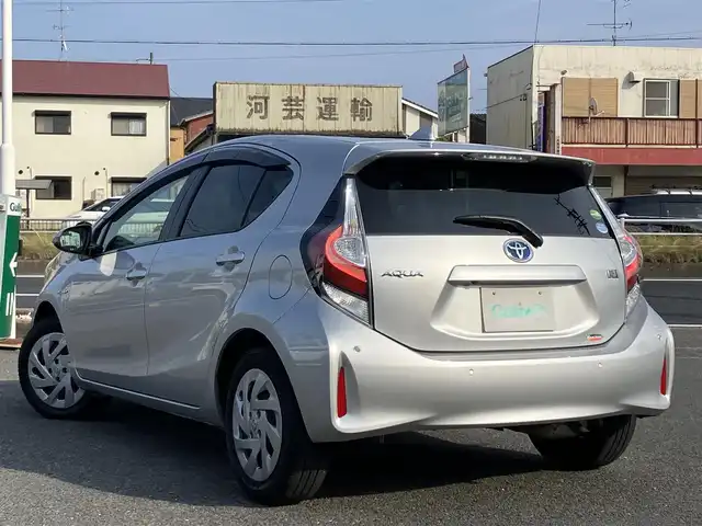 トヨタ アクア S 三重県 2018(平30)年 1.9万km シルバーM ♪純正メモリナビ/ ・ワンセグ・CD再生/ ・Bluetooth・AUX/♪バックカメラ/♪プリクラッシュセーフティ(PCS)/♪レーンディパーチャーアラート(LDA)/♪クリアランスソナー/♪オートハイビーム/♪ウィンカーミラー/♪ステアリングスイッチ/♪ビルトインETC/♪フロアマット/♪ドアバイザー/♪プライバシーガラス/♪横滑り防止装置