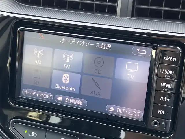 トヨタ アクア S 三重県 2018(平30)年 1.9万km シルバーM ♪純正メモリナビ/ ・ワンセグ・CD再生/ ・Bluetooth・AUX/♪バックカメラ/♪プリクラッシュセーフティ(PCS)/♪レーンディパーチャーアラート(LDA)/♪クリアランスソナー/♪オートハイビーム/♪ウィンカーミラー/♪ステアリングスイッチ/♪ビルトインETC/♪フロアマット/♪ドアバイザー/♪プライバシーガラス/♪横滑り防止装置