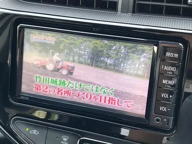 トヨタ アクア S 三重県 2018(平30)年 1.9万km シルバーM ♪純正メモリナビ/ ・ワンセグ・CD再生/ ・Bluetooth・AUX/♪バックカメラ/♪プリクラッシュセーフティ(PCS)/♪レーンディパーチャーアラート(LDA)/♪クリアランスソナー/♪オートハイビーム/♪ウィンカーミラー/♪ステアリングスイッチ/♪ビルトインETC/♪フロアマット/♪ドアバイザー/♪プライバシーガラス/♪横滑り防止装置