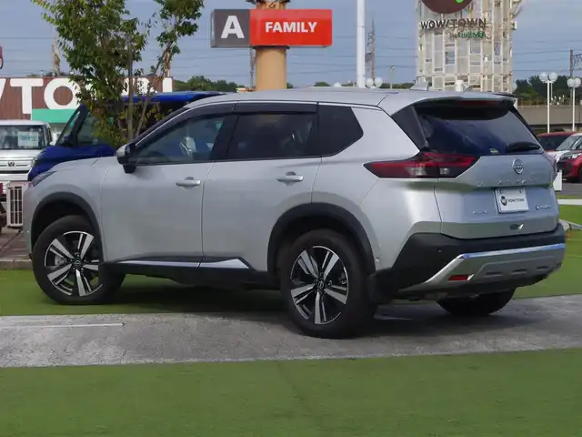 日産 エクストレイル G e－4ORCE 千葉県 2023(令5)年 0.3万km ブリリアントシルバー エマージェンシーブレーキ/プロパイロット/インテリジェントクルーズコントロール/インテリジェントルームミラー/ヘッドアップディスプレイ/9インチ純正コネクトナビ/地デジTV/【Bluetooth接続】/アラウンドビューモニター/ドライブレコーダー（前後撮影）/革巻きステアリング/ステアリングスイッチ/ETC（2.0）/LEDヘッドライト/フォグライト/ウインカーミラー/コーナーセンサー/純正19インチアルミホイル/サイド/カーテンエアバッグ/インテリジェントキー