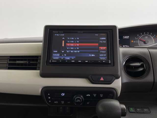 ホンダ Ｎ ＢＯＸ L 鹿児島県 2021(令3)年 6.8万km ルナシルバーM ナビ（CN-BR310B）/ホンダセンシング/追従型クルーズコントロール/レーンキープアシスト/バックカメラ/片側パワースライドドア/前席シートヒーター/前方ドライブレコーダー/後方コーナーセンサー/オートライト/オートマチックハイビーム/純正フロアマット/ETC