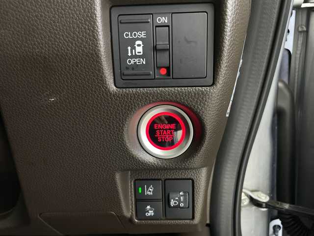 ホンダ Ｎ ＢＯＸ L 鹿児島県 2021(令3)年 6.8万km ルナシルバーM ナビ（CN-BR310B）/ホンダセンシング/追従型クルーズコントロール/レーンキープアシスト/バックカメラ/片側パワースライドドア/前席シートヒーター/前方ドライブレコーダー/後方コーナーセンサー/オートライト/オートマチックハイビーム/純正フロアマット/ETC