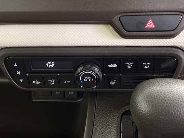 ホンダ Ｎ ＢＯＸ L 鹿児島県 2021(令3)年 6.8万km ルナシルバーM ナビ（CN-BR310B）/ホンダセンシング/追従型クルーズコントロール/レーンキープアシスト/バックカメラ/片側パワースライドドア/前席シートヒーター/前方ドライブレコーダー/後方コーナーセンサー/オートライト/オートマチックハイビーム/純正フロアマット/ETC