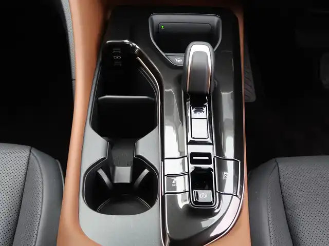 トヨタ クラウン クロスオーバー Z 石川県 2024(令6)年 0.7万km ガンＭ 4WD/プリクラッシセーフティ/レザーシート/シートヒーター/シートクーラー/レーンキープアシスト/クルーズコントロール/ETC/BSM/パノラミックビューモニター