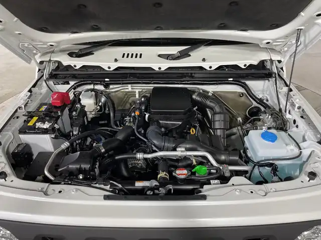 スズキ ジムニー XC 福岡県 2025(令7)年 0.1千km ピュアホワイトP 登録済未使用車/衝突被害軽減ブレーキ/クルーズコントロール/レーンキープアシスト/トラクションコントロール/シートヒーター/LEDヘッドライト/オートライト/プッシュスタート/スマートキー/スペアキー/保証書/取扱説明書