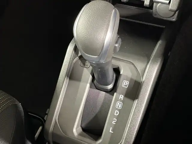 スズキ ジムニー XC 福岡県 2025(令7)年 0.1千km ピュアホワイトP 登録済未使用車/衝突被害軽減ブレーキ/クルーズコントロール/レーンキープアシスト/トラクションコントロール/シートヒーター/LEDヘッドライト/オートライト/プッシュスタート/スマートキー/スペアキー/保証書/取扱説明書