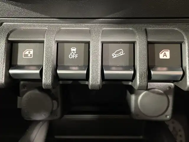 スズキ ジムニー XC 福岡県 2025(令7)年 0.1千km ピュアホワイトP 登録済未使用車/衝突被害軽減ブレーキ/クルーズコントロール/レーンキープアシスト/トラクションコントロール/シートヒーター/LEDヘッドライト/オートライト/プッシュスタート/スマートキー/スペアキー/保証書/取扱説明書