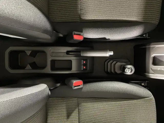 スズキ ジムニー XC 福岡県 2025(令7)年 0.1千km ピュアホワイトP 登録済未使用車/衝突被害軽減ブレーキ/クルーズコントロール/レーンキープアシスト/トラクションコントロール/シートヒーター/LEDヘッドライト/オートライト/プッシュスタート/スマートキー/スペアキー/保証書/取扱説明書