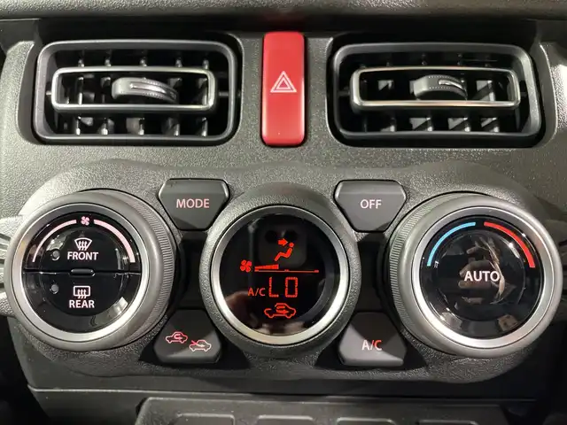 スズキ ジムニー XC 福岡県 2025(令7)年 0.1千km ピュアホワイトP 登録済未使用車/衝突被害軽減ブレーキ/クルーズコントロール/レーンキープアシスト/トラクションコントロール/シートヒーター/LEDヘッドライト/オートライト/プッシュスタート/スマートキー/スペアキー/保証書/取扱説明書