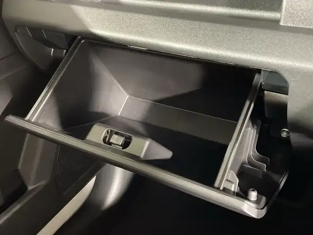 スズキ ジムニー XC 福岡県 2025(令7)年 0.1千km ピュアホワイトP 登録済未使用車/衝突被害軽減ブレーキ/クルーズコントロール/レーンキープアシスト/トラクションコントロール/シートヒーター/LEDヘッドライト/オートライト/プッシュスタート/スマートキー/スペアキー/保証書/取扱説明書