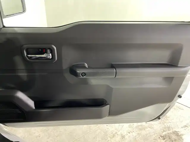 スズキ ジムニー XC 福岡県 2025(令7)年 0.1千km ピュアホワイトP 登録済未使用車/衝突被害軽減ブレーキ/クルーズコントロール/レーンキープアシスト/トラクションコントロール/シートヒーター/LEDヘッドライト/オートライト/プッシュスタート/スマートキー/スペアキー/保証書/取扱説明書