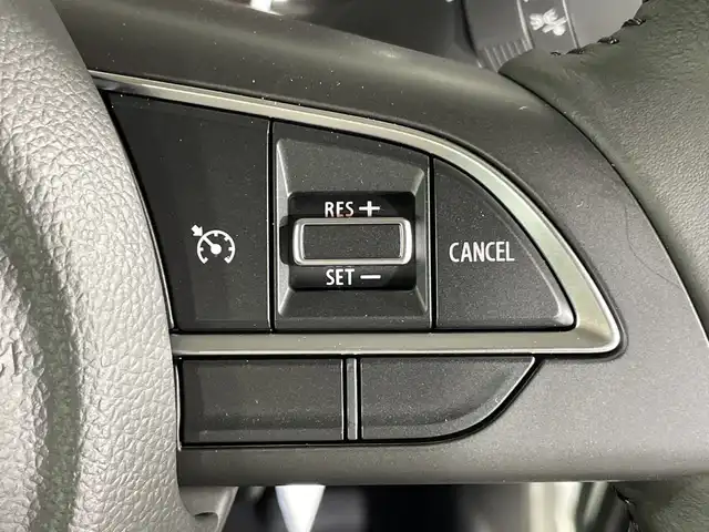 スズキ ジムニー XC 福岡県 2025(令7)年 0.1千km ピュアホワイトP 登録済未使用車/衝突被害軽減ブレーキ/クルーズコントロール/レーンキープアシスト/トラクションコントロール/シートヒーター/LEDヘッドライト/オートライト/プッシュスタート/スマートキー/スペアキー/保証書/取扱説明書