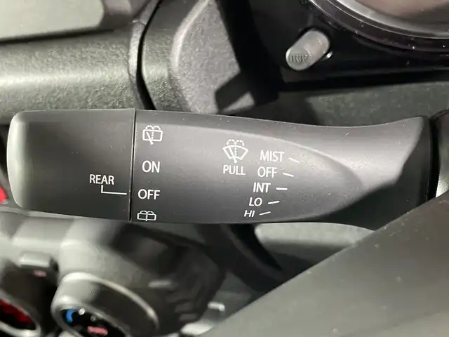 スズキ ジムニー XC 福岡県 2025(令7)年 0.1千km ピュアホワイトP 登録済未使用車/衝突被害軽減ブレーキ/クルーズコントロール/レーンキープアシスト/トラクションコントロール/シートヒーター/LEDヘッドライト/オートライト/プッシュスタート/スマートキー/スペアキー/保証書/取扱説明書