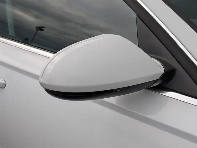 アウディ Ａ６ アバント 2．8 FSI クワトロ 福井県 2014(平26)年 7.3万km 白 ４WD/純正SDナビ/AM/FM/フルセグ/BT/バックカメラ/後席フリップダウンモニター/BOSEサウンドシステム/クルーズコントロール/横滑り防止装置/前後コーナーセンサー/アイドリングストップ/盗難防止装置/ビルトインETC/前席シートヒーター/前席パワーシート/シートメモリー/本革シート/パワーバックドア/純正フロアマット/純正18インチAW/キセノンヘッドライト/Rフォグ/スマートキー