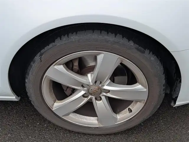 アウディ Ａ６ アバント 2．8 FSI クワトロ 福井県 2014(平26)年 7.3万km 白 ４WD/純正SDナビ/AM/FM/フルセグ/BT/バックカメラ/後席フリップダウンモニター/BOSEサウンドシステム/クルーズコントロール/横滑り防止装置/前後コーナーセンサー/アイドリングストップ/盗難防止装置/ビルトインETC/前席シートヒーター/前席パワーシート/シートメモリー/本革シート/パワーバックドア/純正フロアマット/純正18インチAW/キセノンヘッドライト/Rフォグ/スマートキー