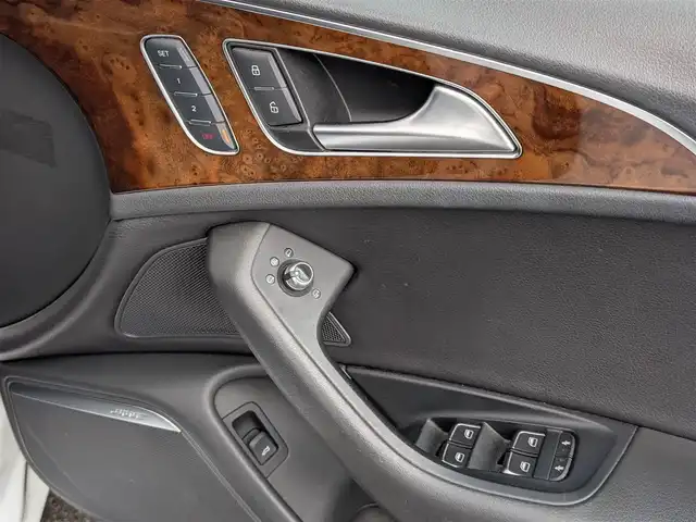 アウディ Ａ６ アバント 2．8 FSI クワトロ 福井県 2014(平26)年 7.3万km 白 ４WD/純正SDナビ/AM/FM/フルセグ/BT/バックカメラ/後席フリップダウンモニター/BOSEサウンドシステム/クルーズコントロール/横滑り防止装置/前後コーナーセンサー/アイドリングストップ/盗難防止装置/ビルトインETC/前席シートヒーター/前席パワーシート/シートメモリー/本革シート/パワーバックドア/純正フロアマット/純正18インチAW/キセノンヘッドライト/Rフォグ/スマートキー