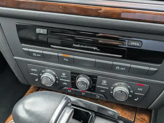 アウディ Ａ６ アバント 2．8 FSI クワトロ 福井県 2014(平26)年 7.3万km 白 ４WD/純正SDナビ/AM/FM/フルセグ/BT/バックカメラ/後席フリップダウンモニター/BOSEサウンドシステム/クルーズコントロール/横滑り防止装置/前後コーナーセンサー/アイドリングストップ/盗難防止装置/ビルトインETC/前席シートヒーター/前席パワーシート/シートメモリー/本革シート/パワーバックドア/純正フロアマット/純正18インチAW/キセノンヘッドライト/Rフォグ/スマートキー