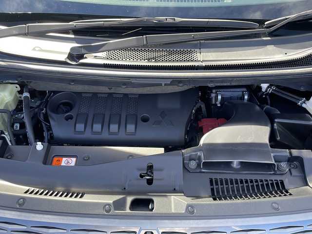 三菱 デリカＤ：５ ジャスパー 山口県 2023(令5)年 2.6万km グラファイトグレーメタリック/ブラックマイカ 純正メモリナビ/・DVD再生機能有/・Bluetooth接続/・アラウンドビューモニター/・フルセグTV/ビルトインETC/ドライブレコーダー/e-Assist/・車線逸脱警報システム/・レーダークルーズコントロール/・衝突被害軽減ブレーキシステム/・オートマチックハイビーム/・後側方車両検知警報システム/・誤発進抑制機能/両側パワースライドドア/ステアリングヒーター/ハーフレザーシート/シートカバー/パワーシートD席/シートヒーター/USB入力端子/パドルシフト/スマートキー/プッシュスタート/パワーバックドア/純正18インチアルミホイール/純正LEDライト/ドアバイザー/保証書