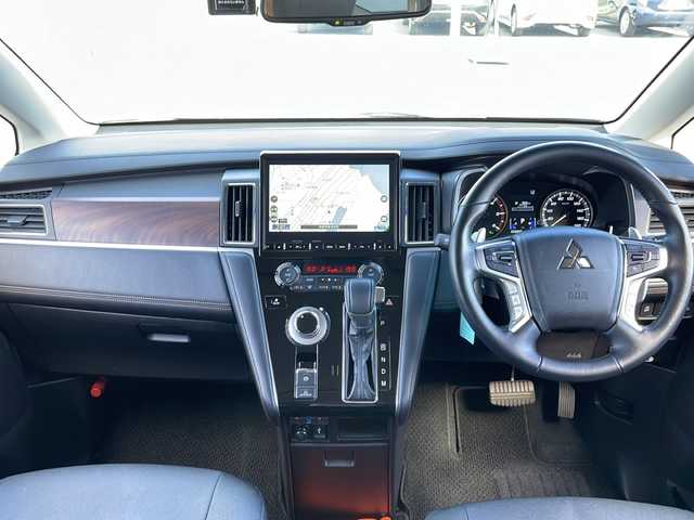 三菱 デリカＤ：５ ジャスパー 山口県 2023(令5)年 2.6万km グラファイトグレーメタリック/ブラックマイカ 純正メモリナビ/・DVD再生機能有/・Bluetooth接続/・アラウンドビューモニター/・フルセグTV/ビルトインETC/ドライブレコーダー/e-Assist/・車線逸脱警報システム/・レーダークルーズコントロール/・衝突被害軽減ブレーキシステム/・オートマチックハイビーム/・後側方車両検知警報システム/・誤発進抑制機能/両側パワースライドドア/ステアリングヒーター/ハーフレザーシート/シートカバー/パワーシートD席/シートヒーター/USB入力端子/パドルシフト/スマートキー/プッシュスタート/パワーバックドア/純正18インチアルミホイール/純正LEDライト/ドアバイザー/保証書