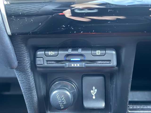 三菱 デリカＤ：５ ジャスパー 山口県 2023(令5)年 2.6万km グラファイトグレーメタリック/ブラックマイカ 純正メモリナビ/・DVD再生機能有/・Bluetooth接続/・アラウンドビューモニター/・フルセグTV/ビルトインETC/ドライブレコーダー/e-Assist/・車線逸脱警報システム/・レーダークルーズコントロール/・衝突被害軽減ブレーキシステム/・オートマチックハイビーム/・後側方車両検知警報システム/・誤発進抑制機能/両側パワースライドドア/ステアリングヒーター/ハーフレザーシート/シートカバー/パワーシートD席/シートヒーター/USB入力端子/パドルシフト/スマートキー/プッシュスタート/パワーバックドア/純正18インチアルミホイール/純正LEDライト/ドアバイザー/保証書