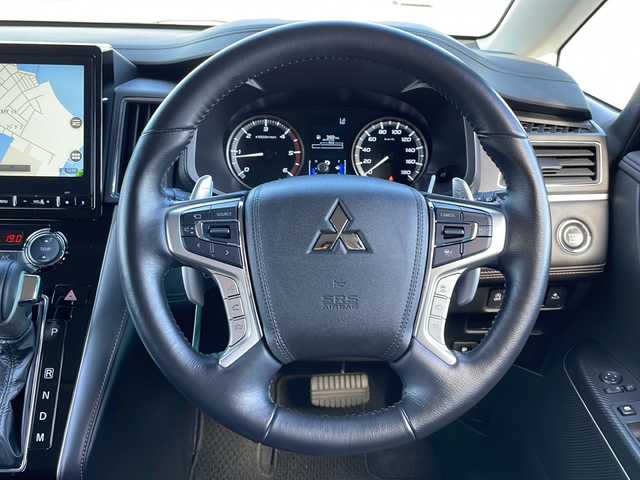三菱 デリカＤ：５ ジャスパー 山口県 2023(令5)年 2.6万km グラファイトグレーメタリック/ブラックマイカ 純正メモリナビ/・DVD再生機能有/・Bluetooth接続/・アラウンドビューモニター/・フルセグTV/ビルトインETC/ドライブレコーダー/e-Assist/・車線逸脱警報システム/・レーダークルーズコントロール/・衝突被害軽減ブレーキシステム/・オートマチックハイビーム/・後側方車両検知警報システム/・誤発進抑制機能/両側パワースライドドア/ステアリングヒーター/ハーフレザーシート/シートカバー/パワーシートD席/シートヒーター/USB入力端子/パドルシフト/スマートキー/プッシュスタート/パワーバックドア/純正18インチアルミホイール/純正LEDライト/ドアバイザー/保証書