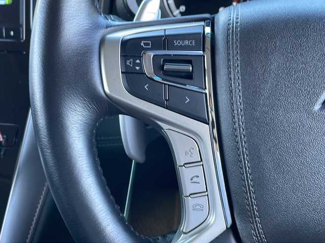 三菱 デリカＤ：５ ジャスパー 山口県 2023(令5)年 2.6万km グラファイトグレーメタリック/ブラックマイカ 純正メモリナビ/・DVD再生機能有/・Bluetooth接続/・アラウンドビューモニター/・フルセグTV/ビルトインETC/ドライブレコーダー/e-Assist/・車線逸脱警報システム/・レーダークルーズコントロール/・衝突被害軽減ブレーキシステム/・オートマチックハイビーム/・後側方車両検知警報システム/・誤発進抑制機能/両側パワースライドドア/ステアリングヒーター/ハーフレザーシート/シートカバー/パワーシートD席/シートヒーター/USB入力端子/パドルシフト/スマートキー/プッシュスタート/パワーバックドア/純正18インチアルミホイール/純正LEDライト/ドアバイザー/保証書