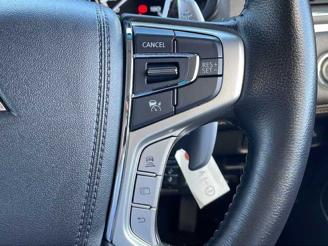 三菱 デリカＤ：５ ジャスパー 山口県 2023(令5)年 2.6万km グラファイトグレーメタリック/ブラックマイカ 純正メモリナビ/・DVD再生機能有/・Bluetooth接続/・アラウンドビューモニター/・フルセグTV/ビルトインETC/ドライブレコーダー/e-Assist/・車線逸脱警報システム/・レーダークルーズコントロール/・衝突被害軽減ブレーキシステム/・オートマチックハイビーム/・後側方車両検知警報システム/・誤発進抑制機能/両側パワースライドドア/ステアリングヒーター/ハーフレザーシート/シートカバー/パワーシートD席/シートヒーター/USB入力端子/パドルシフト/スマートキー/プッシュスタート/パワーバックドア/純正18インチアルミホイール/純正LEDライト/ドアバイザー/保証書