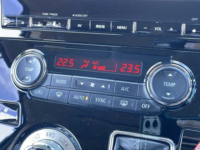 三菱 デリカＤ：５ ジャスパー 山口県 2023(令5)年 2.6万km グラファイトグレーメタリック/ブラックマイカ 純正メモリナビ/・DVD再生機能有/・Bluetooth接続/・アラウンドビューモニター/・フルセグTV/ビルトインETC/ドライブレコーダー/e-Assist/・車線逸脱警報システム/・レーダークルーズコントロール/・衝突被害軽減ブレーキシステム/・オートマチックハイビーム/・後側方車両検知警報システム/・誤発進抑制機能/両側パワースライドドア/ステアリングヒーター/ハーフレザーシート/シートカバー/パワーシートD席/シートヒーター/USB入力端子/パドルシフト/スマートキー/プッシュスタート/パワーバックドア/純正18インチアルミホイール/純正LEDライト/ドアバイザー/保証書