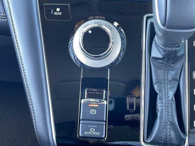 三菱 デリカＤ：５ ジャスパー 山口県 2023(令5)年 2.6万km グラファイトグレーメタリック/ブラックマイカ 純正メモリナビ/・DVD再生機能有/・Bluetooth接続/・アラウンドビューモニター/・フルセグTV/ビルトインETC/ドライブレコーダー/e-Assist/・車線逸脱警報システム/・レーダークルーズコントロール/・衝突被害軽減ブレーキシステム/・オートマチックハイビーム/・後側方車両検知警報システム/・誤発進抑制機能/両側パワースライドドア/ステアリングヒーター/ハーフレザーシート/シートカバー/パワーシートD席/シートヒーター/USB入力端子/パドルシフト/スマートキー/プッシュスタート/パワーバックドア/純正18インチアルミホイール/純正LEDライト/ドアバイザー/保証書