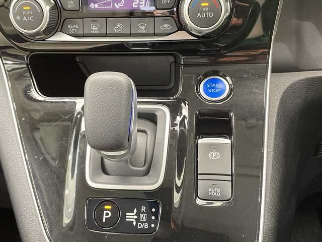 日産 セレナ e－パワー ハイウェイスター V 栃木県 2021(令3)年 3.6万km ブリリアントホワイトパール 純正SDナビ/（CD/DVD/フルセグTV/Bluetooth/SD）/全方位カメラ/プロパイロット/コーナーセンサー/ビルトインETC/前方ドライブレコーダー/両側パワースライドドア/禁煙車/オートライト/LEDヘッドライト/横滑り防止装置/フォグランプ/スマートキー/プッシュスタート/ステアリングスイッチ/革巻きステアリング/ウィンカーミラー/純正15インチアルミホイール/純正フロアマット