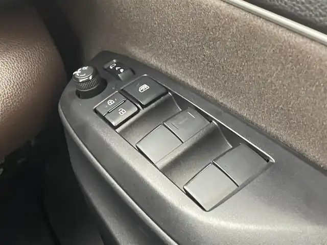 トヨタ ヤリスクロス ハイブリッド Z 千葉県 2021(令3)年 2.4万km ブラックマイカ/ベージュ 2トーン セーフティセンス（衝突回避支援パッケージ）/・プリクラッシュセーフティ/・レーントレーシングアシスト/・レーダークルーズコントロール/・オートマチックハイビーム/・ロードサインアシスト/純正8インチディスプレイオーディオ/・メモリーナビ/・Bluetooth/・全方位カメラ/・USB端子/ブラインドスポットモニター/トヨタチームメイト/アドバンストパーク/パワーバックドア/ハーフレザーシート/パワーシート/スマートキー/ステアリグヒーター/前後コーナーセンサー