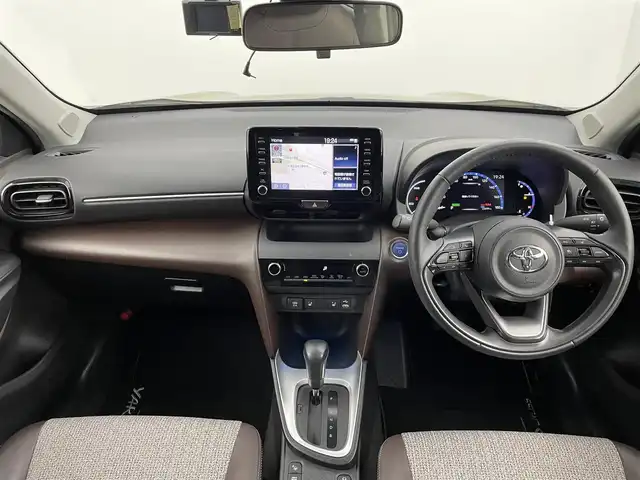 トヨタ ヤリスクロス ハイブリッド Z 千葉県 2021(令3)年 2.4万km ブラックマイカ/ベージュ 2トーン セーフティセンス（衝突回避支援パッケージ）/・プリクラッシュセーフティ/・レーントレーシングアシスト/・レーダークルーズコントロール/・オートマチックハイビーム/・ロードサインアシスト/純正8インチディスプレイオーディオ/・メモリーナビ/・Bluetooth/・全方位カメラ/・USB端子/ブラインドスポットモニター/トヨタチームメイト/アドバンストパーク/パワーバックドア/ハーフレザーシート/パワーシート/スマートキー/ステアリグヒーター/前後コーナーセンサー