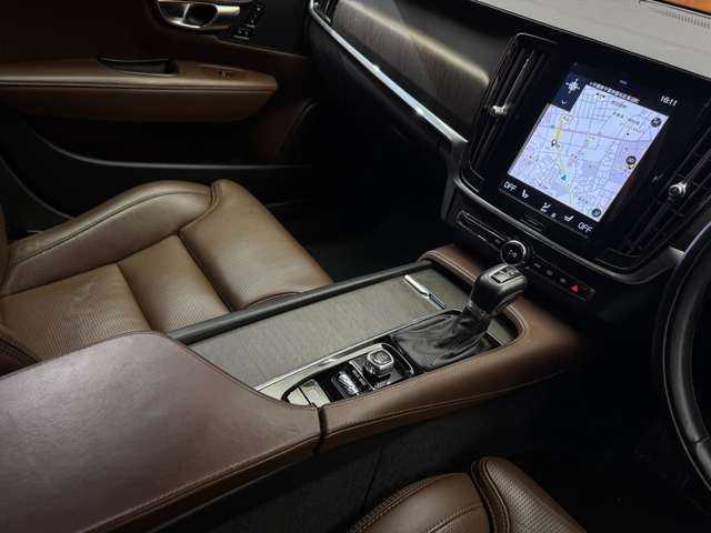 ボルボ Ｖ９０ クロスカントリー D4 AWD サマム 千葉県 2019(令1)年 5.9万km グレーＭ ブラウンレザー/harmankardonサウンド　/HUD　/ACC　/ナビ　/TV　/360°　/Bluetooth接続　/自動駐車　/シートヒーター/ベンチレーション　/電動リアゲート　/LEDヘッドライト　/衝突軽減B　/BSM　/LKA　/ETC　/ドラレコ