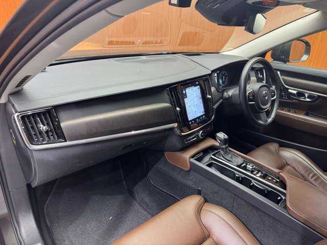 ボルボ Ｖ９０ クロスカントリー D4 AWD サマム 千葉県 2019(令1)年 5.9万km グレーＭ ブラウンレザー/harmankardonサウンド　/HUD　/ACC　/ナビ　/TV　/360°　/Bluetooth接続　/自動駐車　/シートヒーター/ベンチレーション　/電動リアゲート　/LEDヘッドライト　/衝突軽減B　/BSM　/LKA　/ETC　/ドラレコ