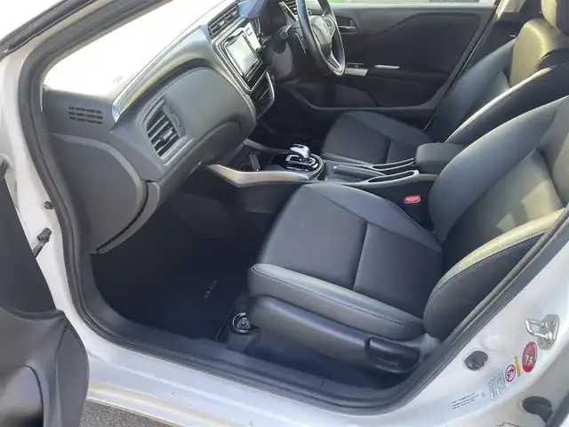 ホンダ グレイス ハイブリッド EX 福島県 2015(平27)年 4.3万km ホワイトオーキッドパール 純正メモリーナビ/CD/DVD/SD/BT/フルセグTV/社外16インチAW(純正16AW＋夏タイヤ積込)/あんしんパッケージ/コンフォートビューパッケージ/クルーズコントロール/ハーフレザーシート/シートヒーター/バックカメラ/ステアリングリモコン/パドルシフト/ドライブレコーダー/オートライト/LEDヘッドライト/フォグライト/ビルトインETC/プッシュスタート/ドアバイザー/フロアマット