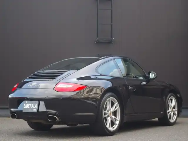 ポルシェ ９１１ カレラ 福岡県 2010(平22)年 5.7万km バサルトブラックメタリック スポーツクロノパッケージ/禁煙車/黒革シート/ナビ・フルセグTV/CD/DVD/Bluetooth/バックカメラ/ETC/シートヒーター/純正18インチAW/純正キセノンヘッドライト/USB入力端子