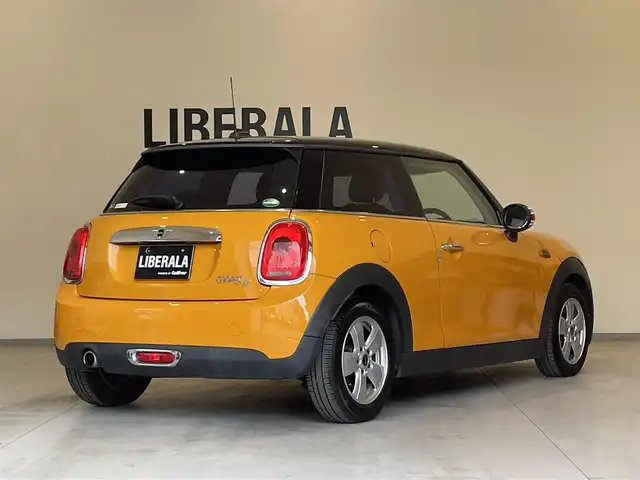 ＭＩＮＩ ミニ クーパー D 熊本県 2018(平30)年 4.4万km ボルカニックオレンジ ・スマートキー/・プッシュスタート/・インテリジェントセーフティ/・クルーズコントロール(追従式)/・純正HDDナビ/　【Bluetooth・USB・AUX】/・ドライブレコーダー(前後録画)/・フォグランプ/・純正マット