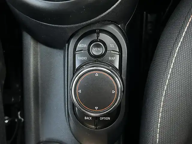 ＭＩＮＩ ミニ クーパー D 熊本県 2018(平30)年 4.4万km ボルカニックオレンジ ・スマートキー/・プッシュスタート/・インテリジェントセーフティ/・クルーズコントロール(追従式)/・純正HDDナビ/　【Bluetooth・USB・AUX】/・ドライブレコーダー(前後録画)/・フォグランプ/・純正マット
