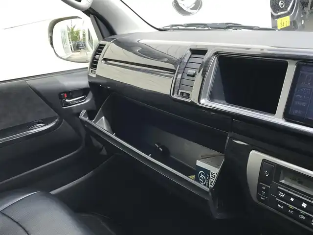 トヨタ ハイエース GL 富山県 2018(平30)年 3.6万km ホワイトパールクリスタルシャイン 〇社外ナビ/〇フルセグTV/〇バックカメラ/〇パワースライドドア（片側）/〇ETC/〇ドライブレコーダー/〇セーフティセンス/〇プリクラッシュセーフティシステム/〇レーンディパーチャーアラート/〇オートマチックハイビーム/〇社外１６インチAW/〇オートライト/〇フォグランプ/〇オートエアコン/リアクーラー/リアヒーター/〇アームレスト付きベンチシート（2列目/3列目）/〇スペースアップシート（4列目）/〇スマートエントリー/スタートシステム/〇禁煙車