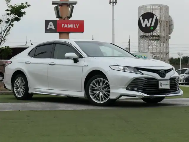 トヨタ カムリ G レザーパッケージ 千葉県 2018(平30)年 5.3万km プラチナホワイトパールマイカ Toyota Safety Sense/・プリクラッシュセーフティ/・レーンディパーチャーアラート/・オートハイビーム/・レーダークルーズコントロール/モデリスタエアロ/社外ダウンサス/ベージュレザーシート/前席パワーシート/シートヒーター/純正SDナビ/地デジTV/【BD/DVD/CD再生機能　Bluetooth接続】/バックカメラ/革巻きステアリング/ステアリングスイッチ/ETC（2.0）/LEDヘッドライト/ウインカーミラー/純正18インチアルミホイル/サイド/カーテンエアバッグ/スマートキー
